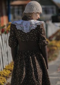 Liner коричневое платье в цветочек