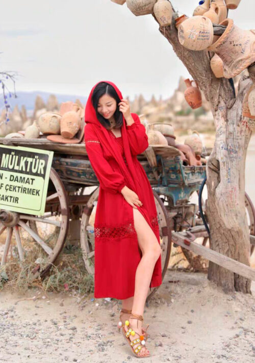 Красное платье с капюшоном